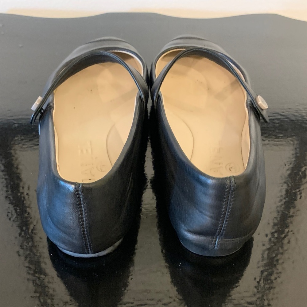 CHANEL Black Leather Mary Jane Flats with Signature Button Sz 36 - Picture 8 of 14